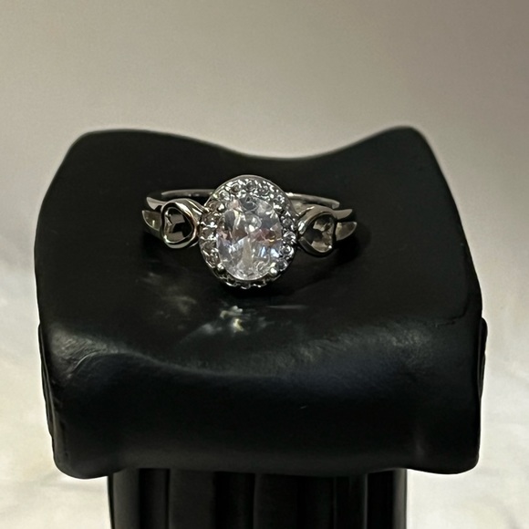 CZ oval ring with Heart detail - sterling silver - Picture 3 of 3